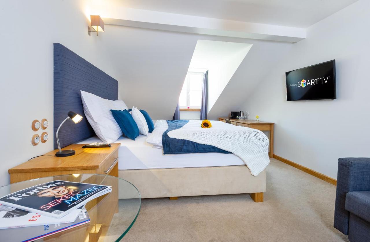 The Rooms Ceske Budejovice Esterno foto